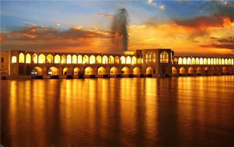“سی و سه پل” محبوبترین و معروفترین اثر تاریخی اصفهان
