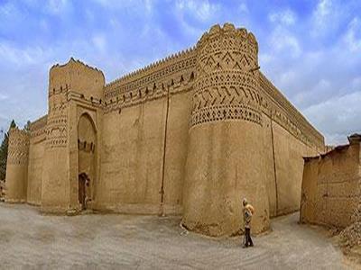 “قلعه مهرجرد” یکی از دیدنی های میبد (یزد)